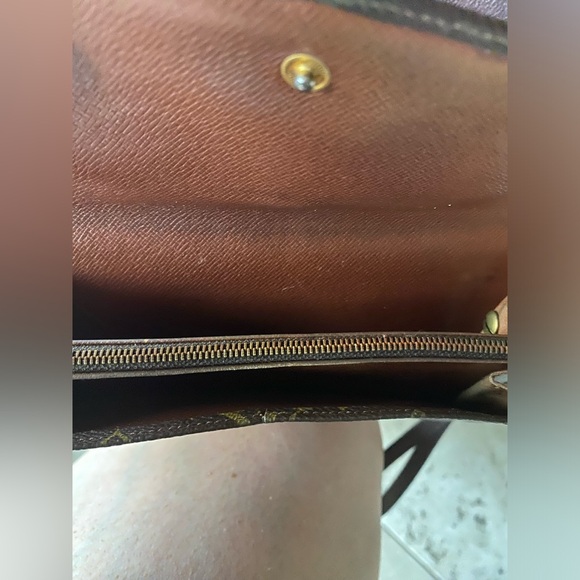 Authenthic Vintage Louis Vuitton  Sarah wallet. - Picture 15 of 16